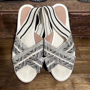 Bettye flat strappy sandals size 11